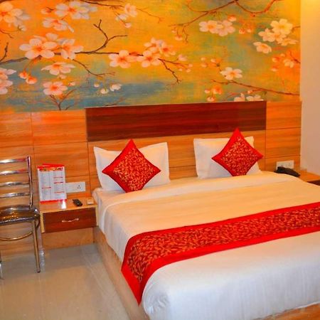 Hotel O Alpha Stay Új-Delhi Kültér fotó