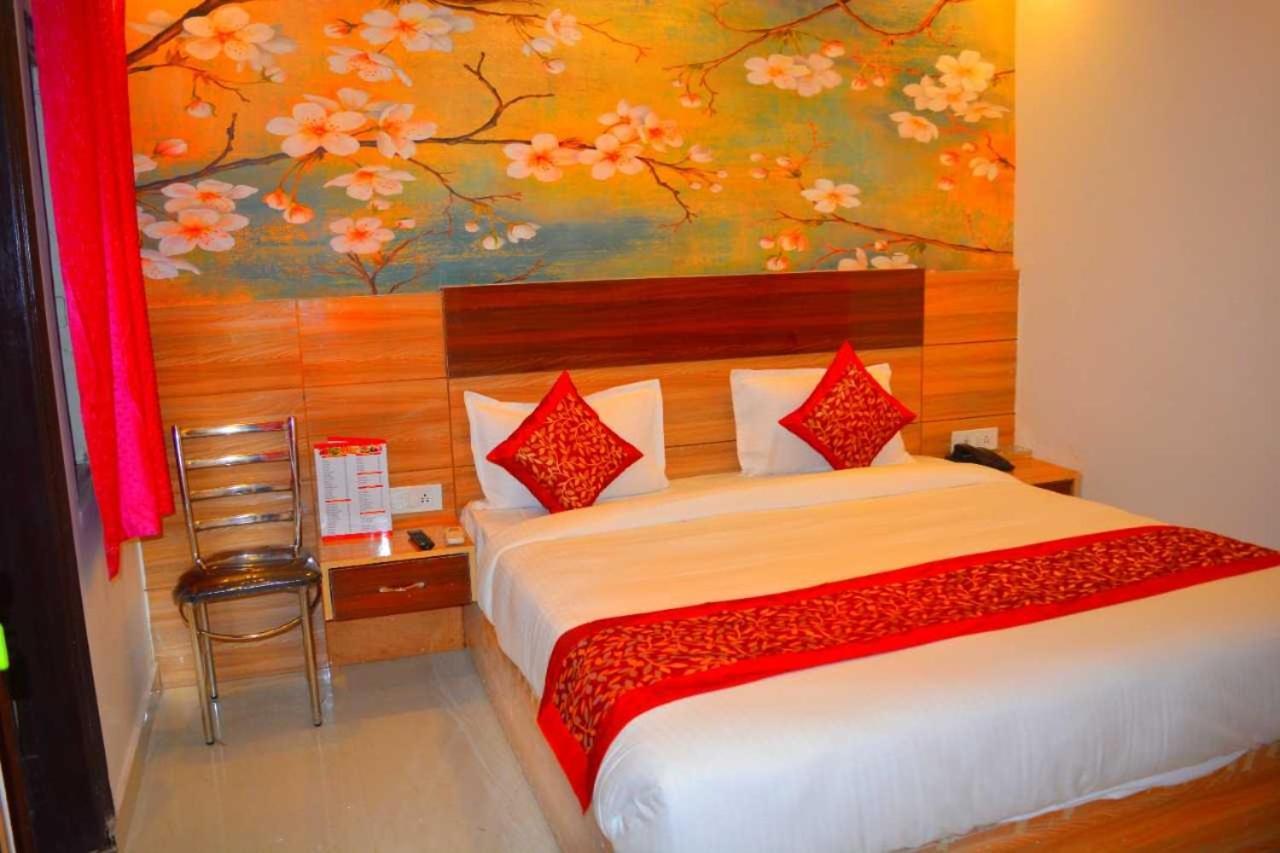 Hotel O Alpha Stay Új-Delhi Kültér fotó