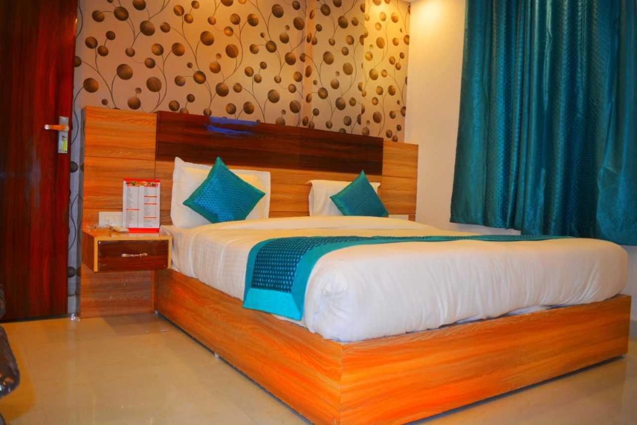 Hotel O Alpha Stay Új-Delhi Kültér fotó