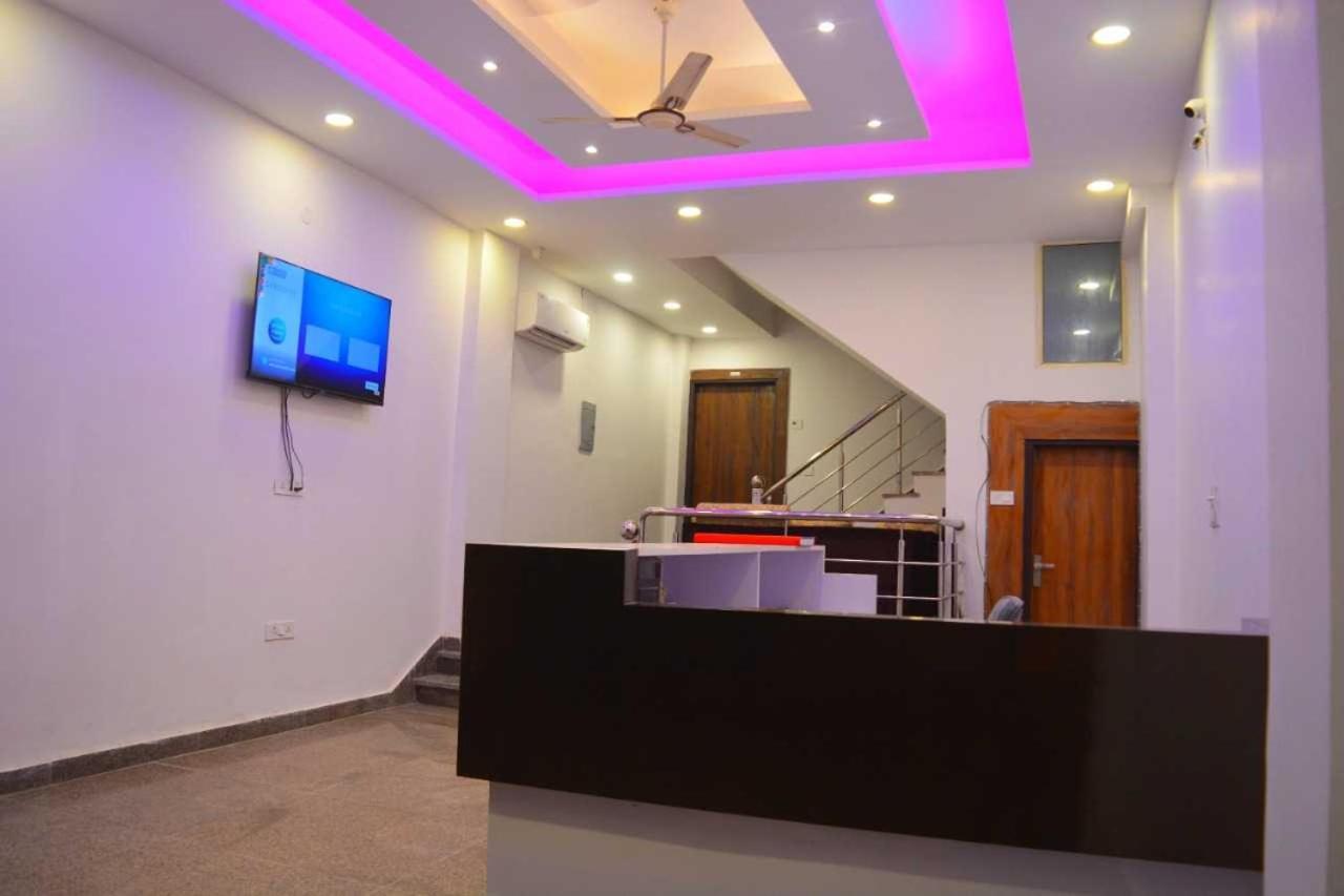 Hotel O Alpha Stay Új-Delhi Kültér fotó