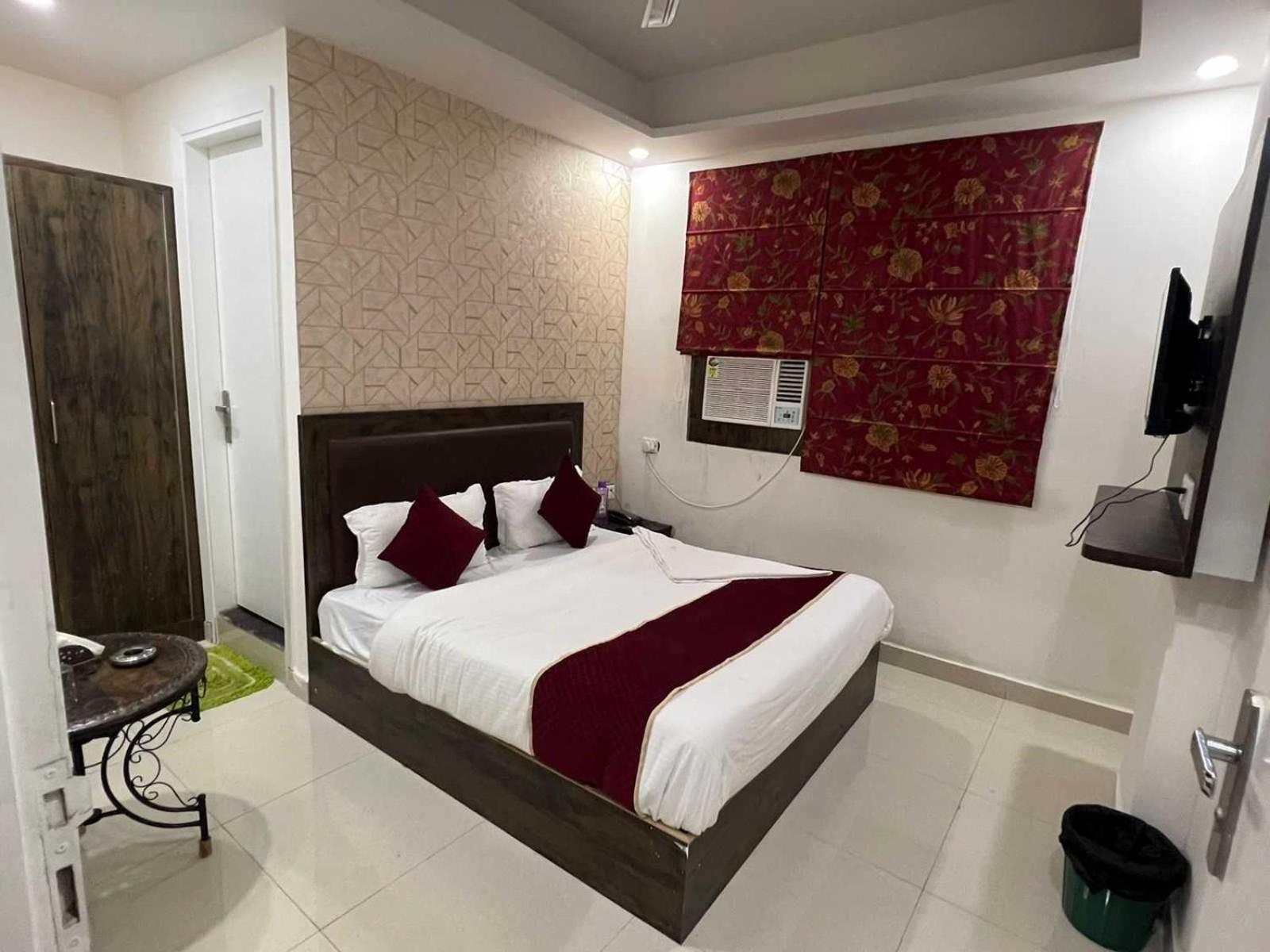 Hotel O Alpha Stay Új-Delhi Kültér fotó